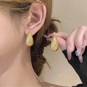 NWT Gold Water Drop Earrings